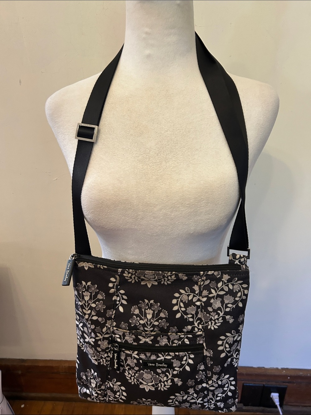 Vera Bradley Black and Cream Floral adjustable Crossbody EUC